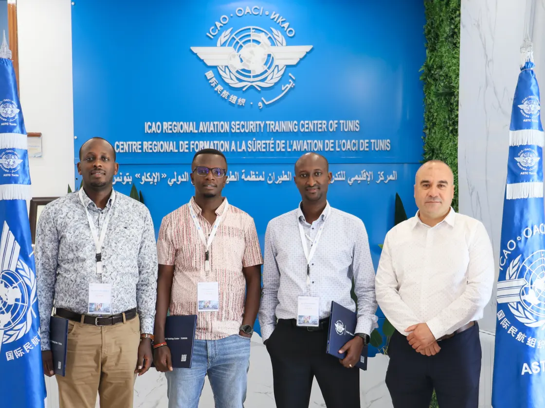 Participants d’un atelier sur le contrôle qualité de la sûreté de l’aviation civile